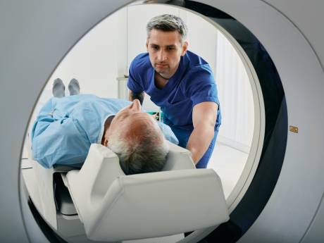 Elke twee jaar door een ct-scan helpt longkanker opsporen bij 60-plussers die roken, of dat vroeger deden