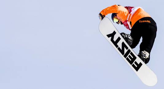 Cheryl Maas op het onderdeel big air.