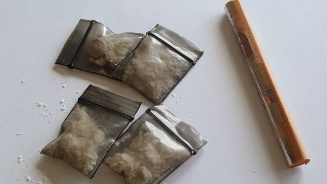 Politie betrapt dealer op heterdaad: “Hij had net 4 dosissen cocaïne verkocht”