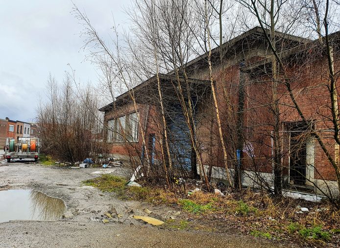 Sluikstort aan de Lageweg Hoboken.