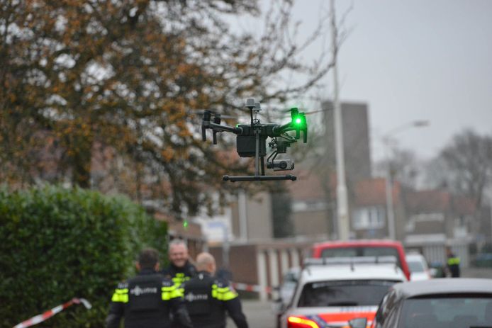 Met een drone met warmtebeeldcamera werd over de omgeving gevlogen.