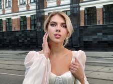 Non, ce n’est pas elle! Cette jeune femme ressemble à Scarlett Johansson comme deux gouttes d'eau