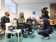 Ank (91) hield niet van wachten. Hugo de Jonge was dan ook nét op tijd voor haar eerste boosterprik