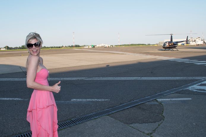 Tanja Dexters liet haar gasten per helikopter komen.