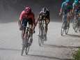 Indrukwekkende Bernal rijdt Evenepoel op minuten achterstand in onverharde Giro-etappe