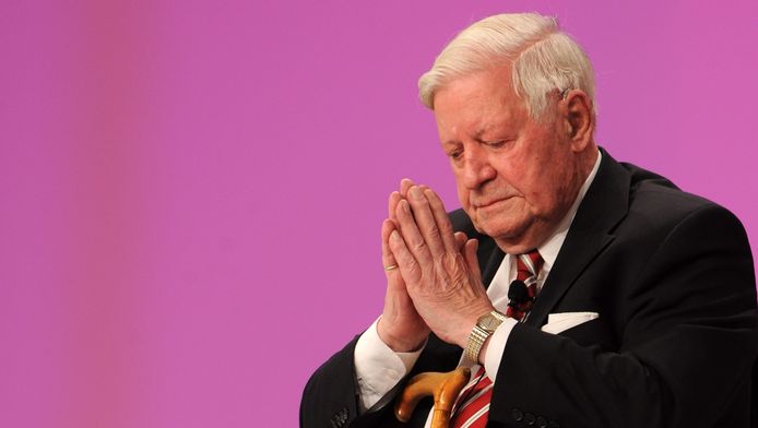 L'ex-chancelier allemand Helmut Schmidt est décédé à l'âge de 96 ans.