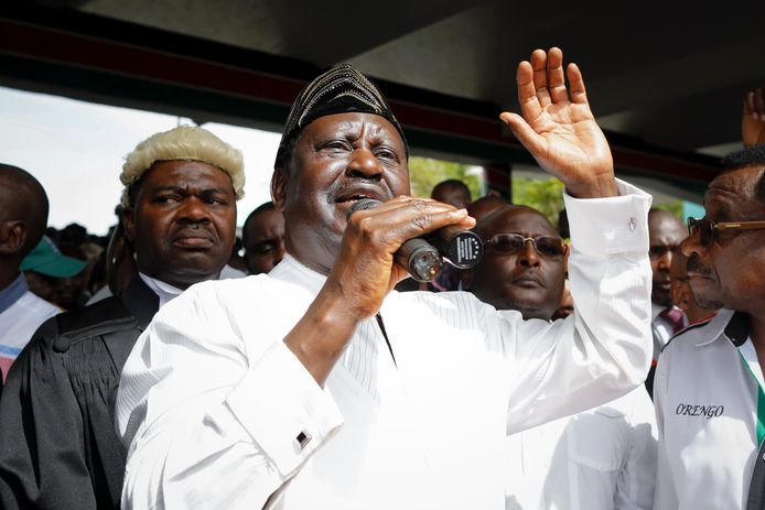 Raila Odinga heeft zichzelf ingezworen als "president van het volk".