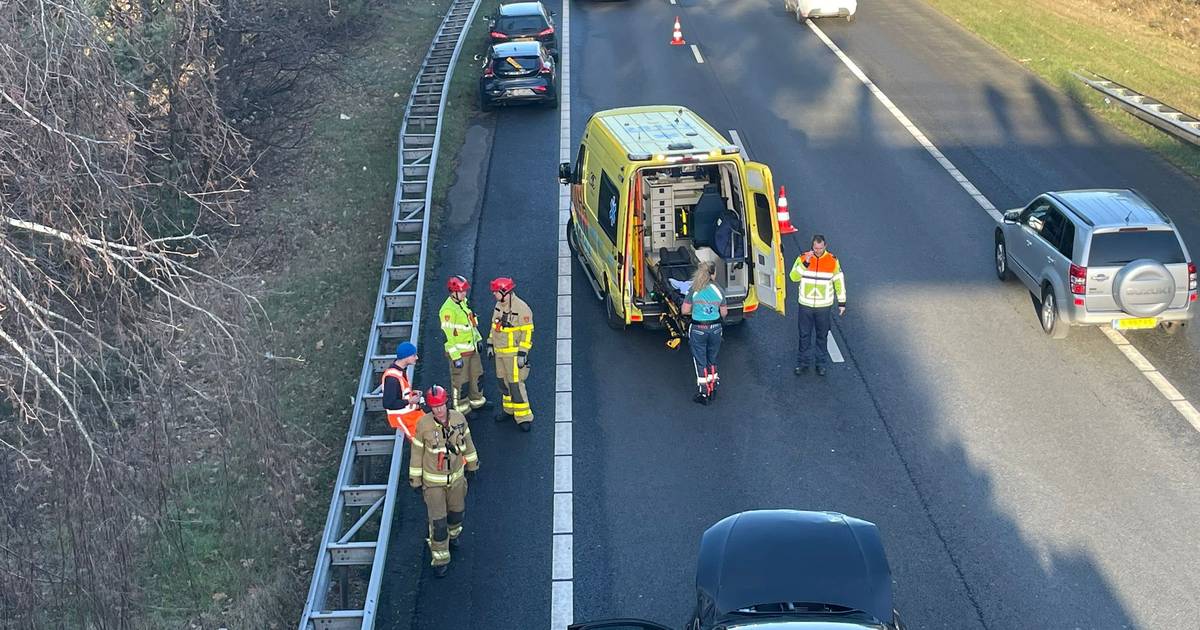 Vrouw raakt gewond bij ongeluk op A28 bij Harderwijk.