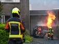 Elektrische Jaguar verwoest door hevige brand: huizen ontruimd vanwege rook 