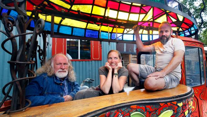 Hippies achter een hek: ‘Dat staat er voor de veiligheid, want ons festival blijft gewoon gratis’