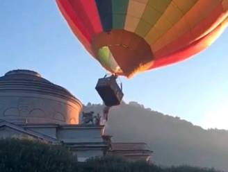 Onrust bij Comomeer: Luchtballon ramt standbeeld historische tempel kapot