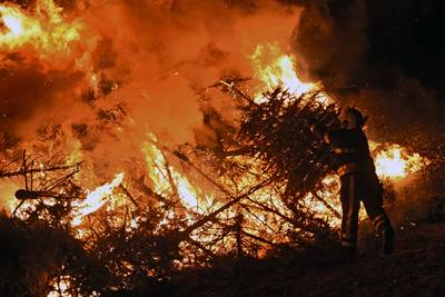 Alleen in Riel leeft traditie van kerstboomverbranding voort: ‘Dit jaar wel spannend’