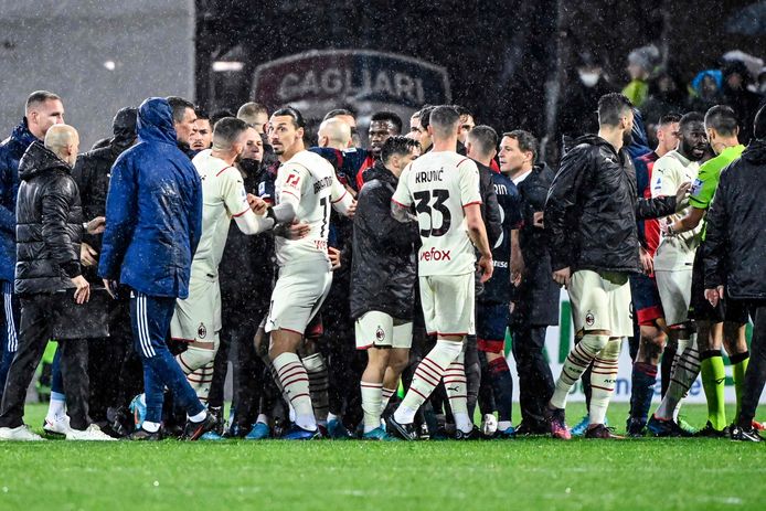Het werd na afloop even onrustig tussen de twee spelersgroepen.