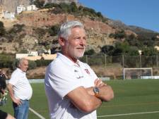 Levensgenieter Willem Leushuis (70) kan het voetbal niet missen: ‘Ik hou nog steeds van het trainersvak’
