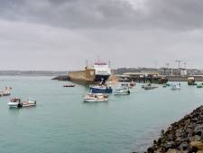 Pêche post-Brexit: démonstration de force des pêcheurs français devant l’île de Jersey