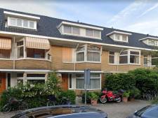 Rijtjeshuis in Amsterdam met simpele badkamer en keuken voor 2 miljoen euro te koop