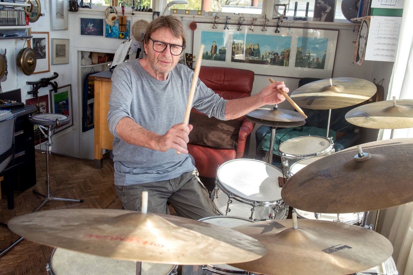 Drummer Pierre, ‘81,5 + jaar jong’, mag weer na maanden coronastilte