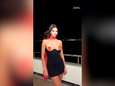 KIJK. Kendall Jenner laat weinig aan de verbeelding over in opvallende mini-jurk van 1.400 euro