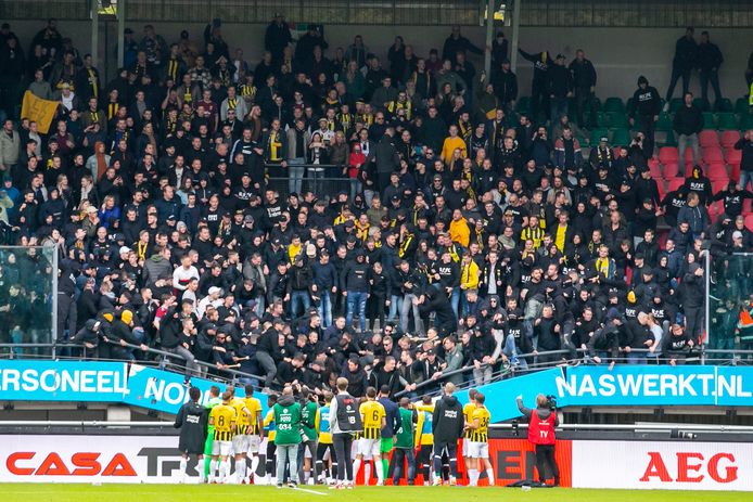 Op 17 oktober 2021 stortte het uitvak in na NEC-Vitesse (0-1), maar wonderwel raakte niemand gewond.
