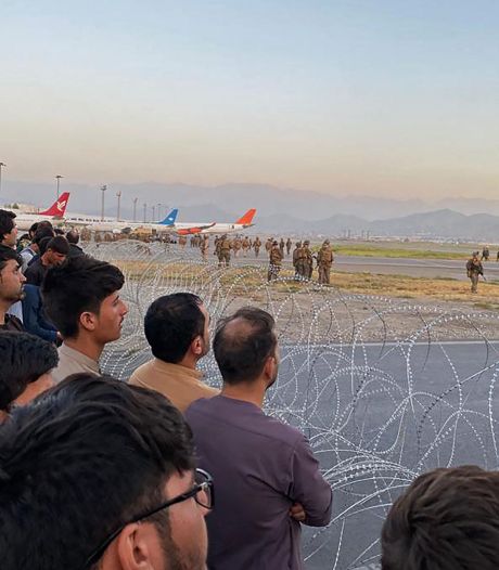 Afghaanse Nederlanders kunnen evacuatievliegtuig Kaboel niet bereiken: ‘We worden beschoten’