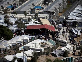 Griekse autoriteiten dreigen berucht vluchtelingenkamp op Lesbos te sluiten