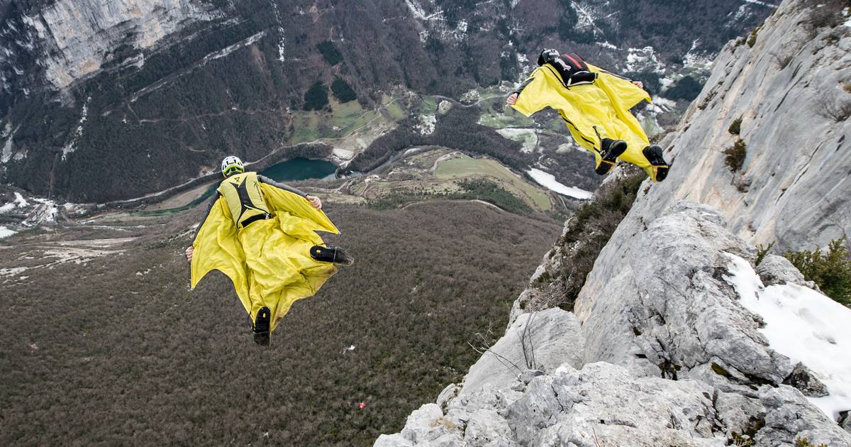 Il base jumper britannico (65) muore dopo essere caduto a 400 metri dalla vetta di una montagna in Italia |  All’estero