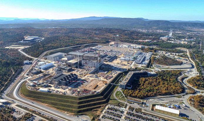 Luchtfoto van de Iter (International Thermonuclear Experimental Reactor) in aanbouw.