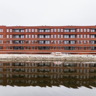 With this new building, minimalism is abolished: the Amsterdam School has a successor