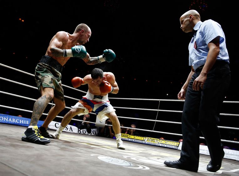 Duel tussen Rafik Harutjunjan (R) uit Den Bosch en Oekraïner Ilya Prymak (L) uit Kiev tijdens hun wereldtitelgevecht tijdens de Ben Bril Memorial in Carré. Beeld anp
