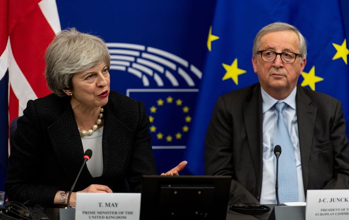 De Britse premier Theresa May met Europees Commissievoorzitter Jean-Claude Juncker.