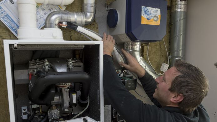 Installatie van een hybride warmtepomp kan een besparing tot 60 procent per jaar opleveren.