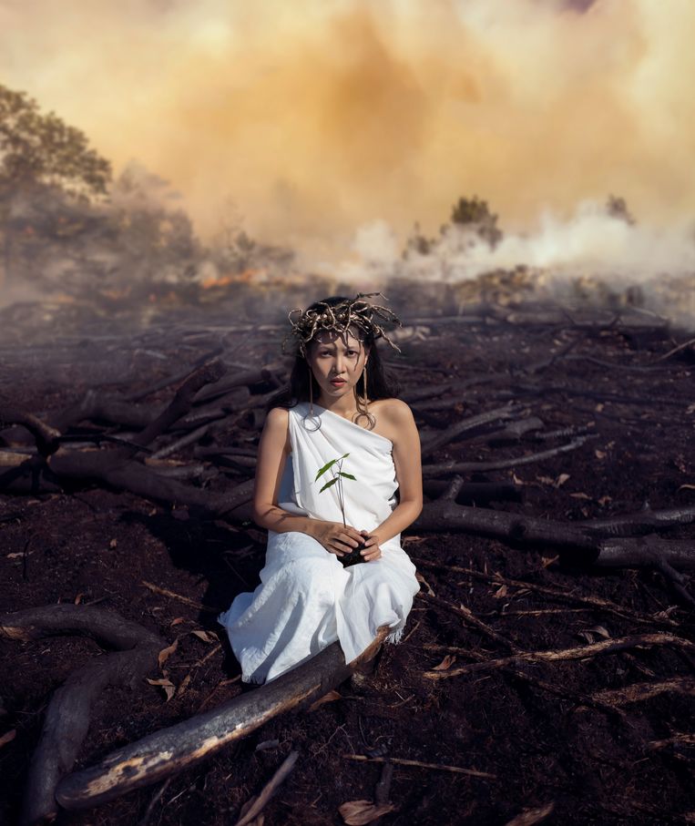 De voorstelling ‘Ine Aya: Voice From the Fading Forest’ van Miranda Lakerveld en Frisna Virginia Beeld Rendy Mahardhika
