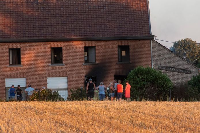 De bewoners raakten tijdig uit de woning toen er brand ontstond.