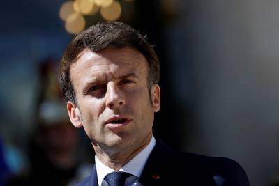 Macron wil meerderheid in parlement om “chaos in Frankrijk te voorkomen”