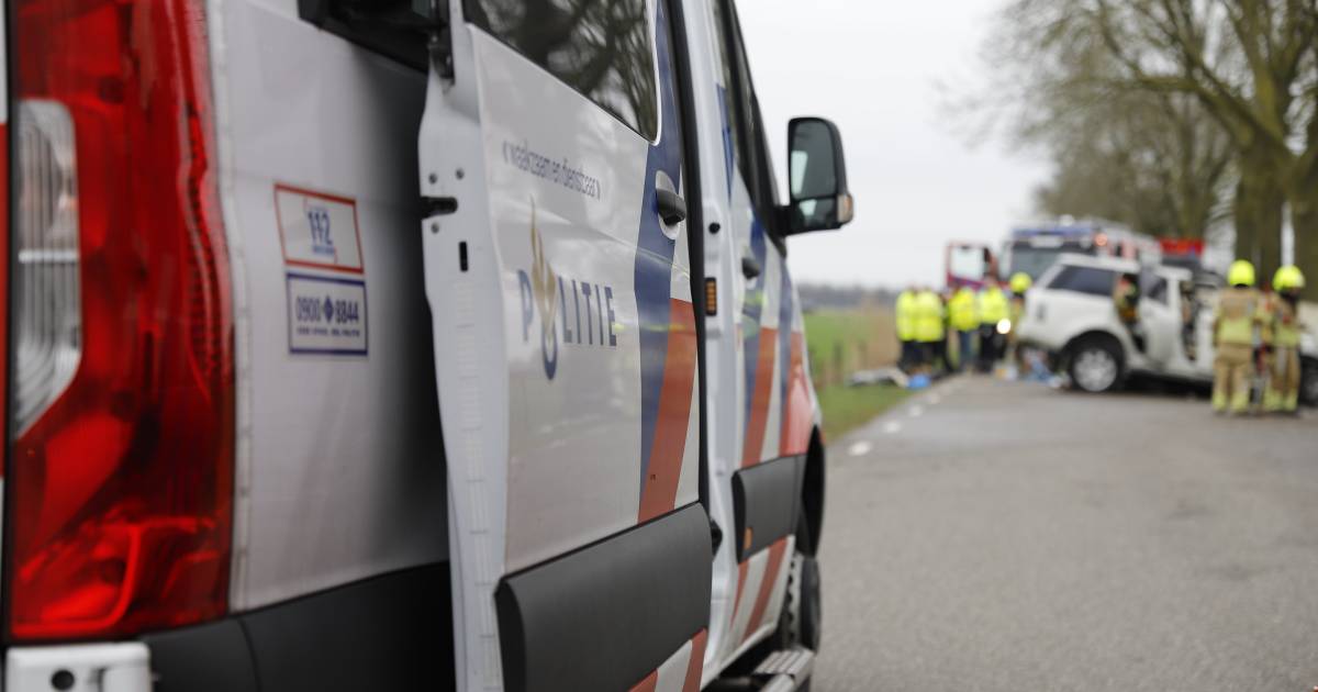 Dode bij botsing auto tegen boom.