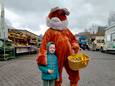 Paashaas op bezoek op de markt in Kampenhout