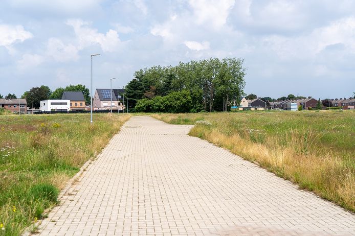 De straat aan Meulenveld is er al, binnenkort zullen alweer enkele bouwgronden te koop worden aangeboden