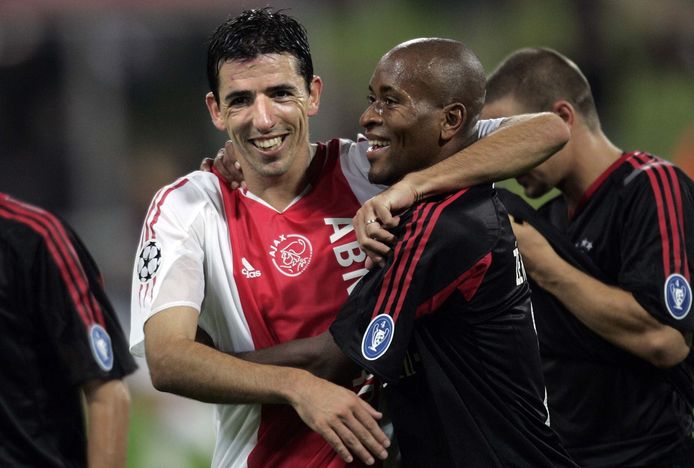 Roy Makaay met Zé Roberto na zijn hattrick tegen Ajax (4-0) op 28 september 2004.