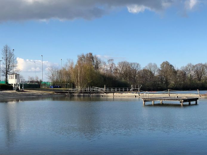 Dineren op een steiger in het water onder toeziend oog van de badmeester: één van de veertig arrangementen die geveild worden door de gezamenlijke horeca in Berkel-Enschot