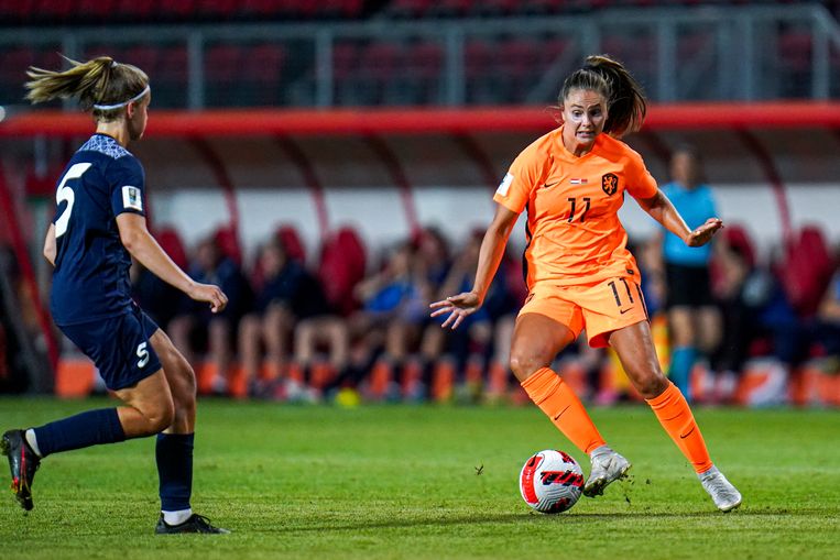 Sempre di più vengono investiti nel calcio femminile.  Ma con più soldi, improvvisamente compaiono nuovi interessi