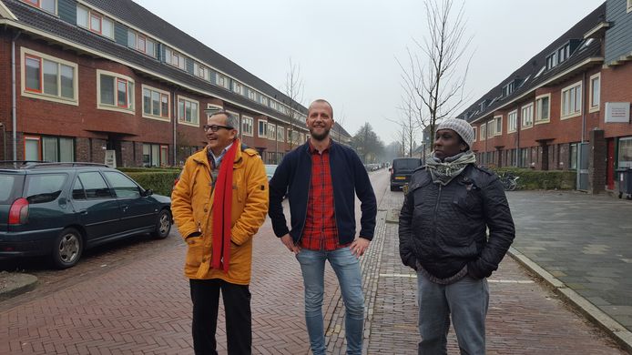 Henk Wierenga (links) en Huseen Mahammat (rechts) zijn uitgeloot voor de coöperatieve wijkraad Groningen