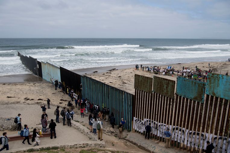 Langs De Grens Vs Mexico Wat Je Ook Bedenkt De Migranten Hebben Het Geprobeerd De Morgen
