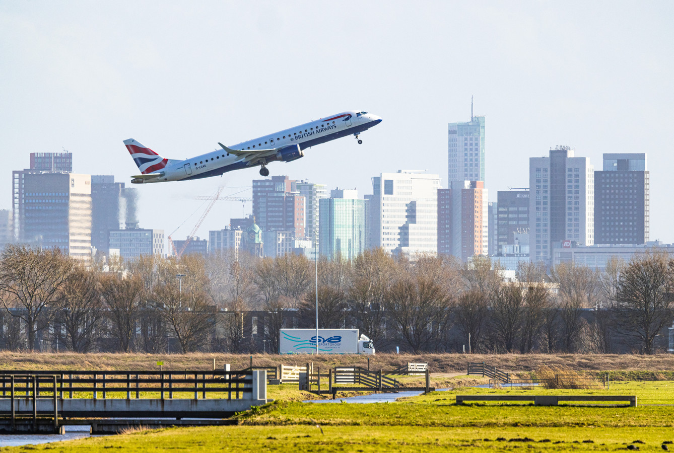 ‘Leefbaar Rotterdam eens met BTV Rotterdam. Nu de vaart erin!’ Foto AD.nl