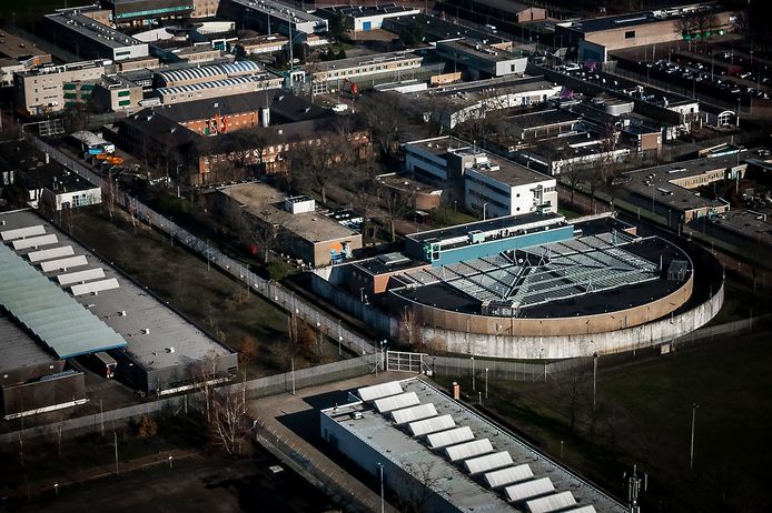 Luchtfoto van de gevangenis in Vught.