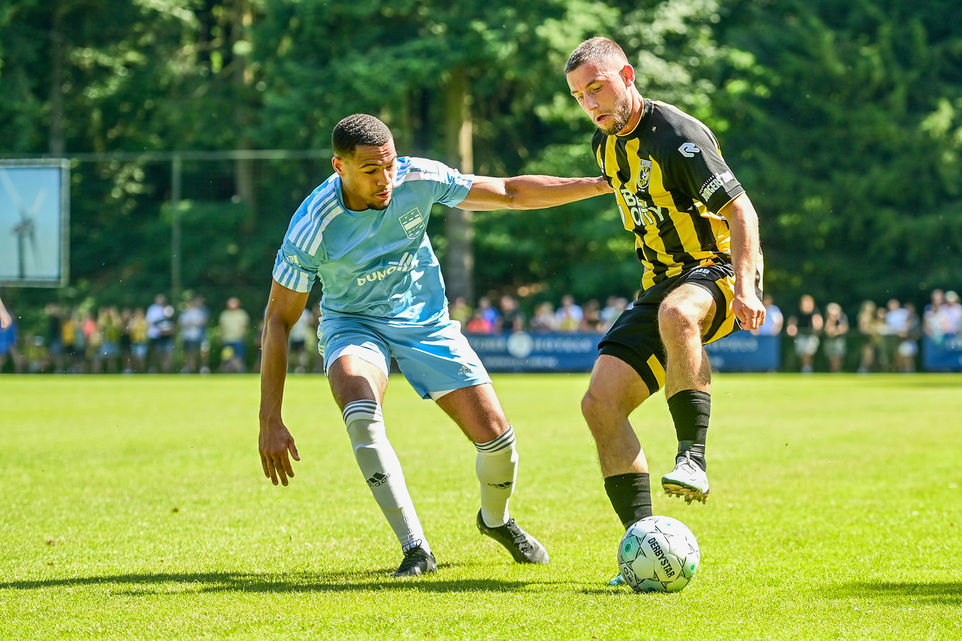 Vitesse oefent tegen Eintracht Frankfurt en Patro Eisden Foto AD.nl