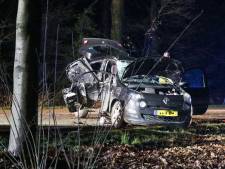 Brandweer bevrijdt vrouw uit auto na eenzijdig ongeval in Epe