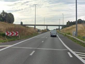 E403 krijgt herstel tussen Aalbeke en Rollegem: tot 10 mei moet alle verkeer over één rijstrook, aansluiting vanop E17 tijdelijk dicht