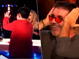 Spektakel in ‘Britain’s Got Talent’: zoon van Simon Cowell bestormt jurytafel en deelt Golden Buzzer uit