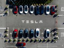 Tesla aangeklaagd om racisme op de werkvloer: ‘Apengeluiden, n-woord en graffiti waaronder strop’