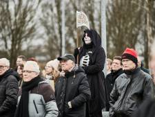 Massaal protest in Zutphen tegen uitkleden ziekenhuis: ‘Pier blaast levenskaarsjes uit’